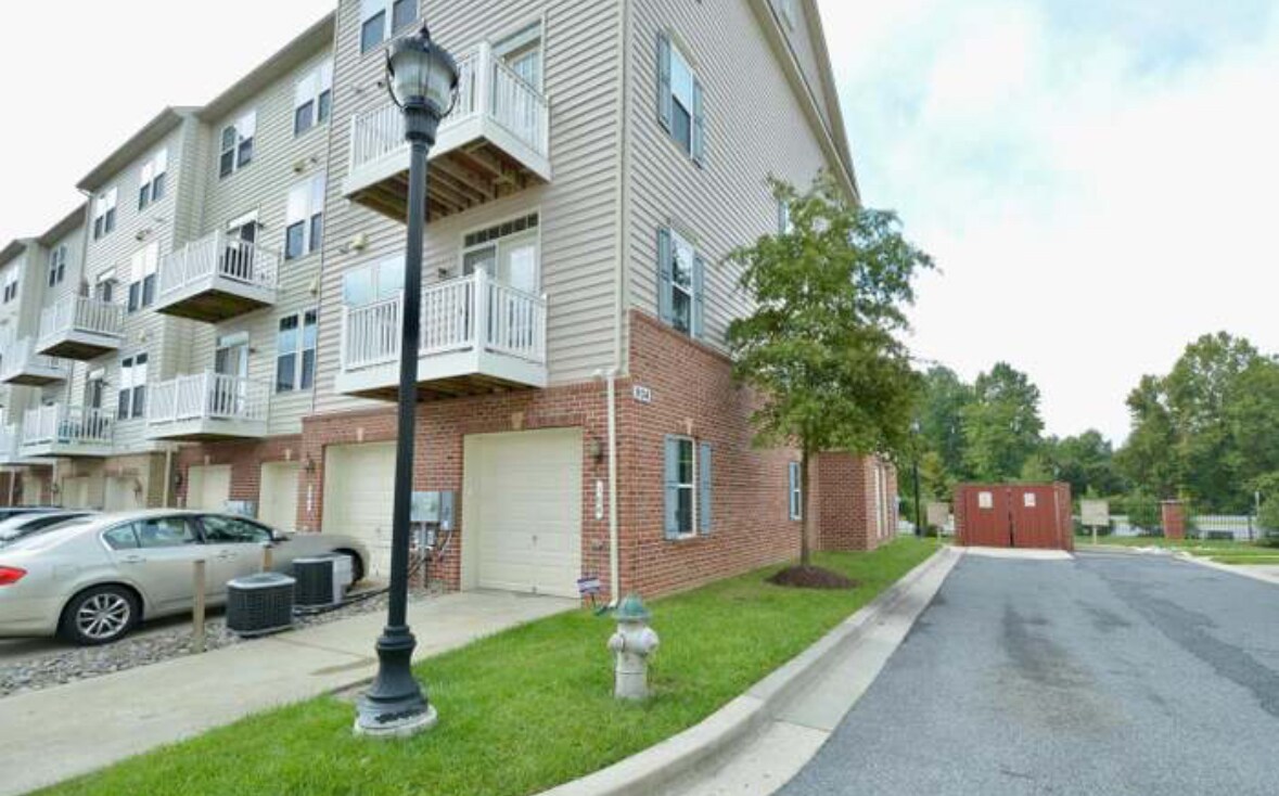 Building Photo - 904 Hall Station Dr