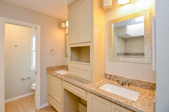 Building Photo - 12510 Seaswept Dr