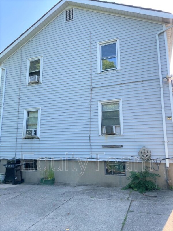 Building Photo - 1213 Texas Ave