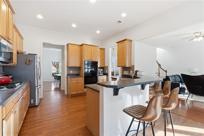 Building Photo - 2050 Willshire Glen