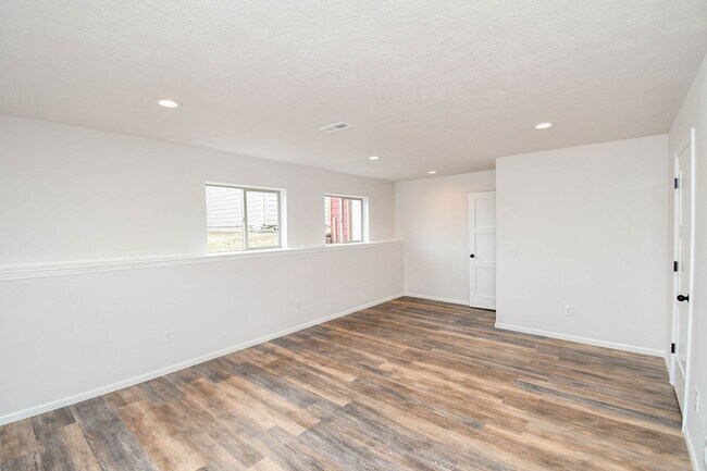 Building Photo - 5 Bedroom 3 Bathroom Single Family Home North Sioux Falls!
