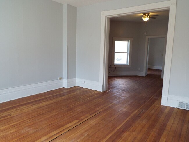 Building Photo - 710 W 3rd St