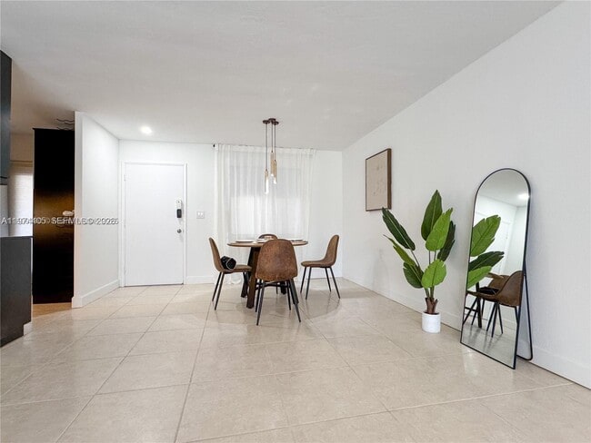 Building Photo - 1631 NE 114th St