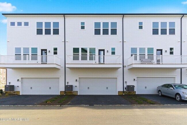 Building Photo - 4 Barton Ave