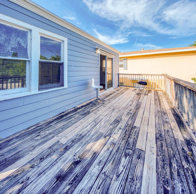 Building Photo - 505 S J St