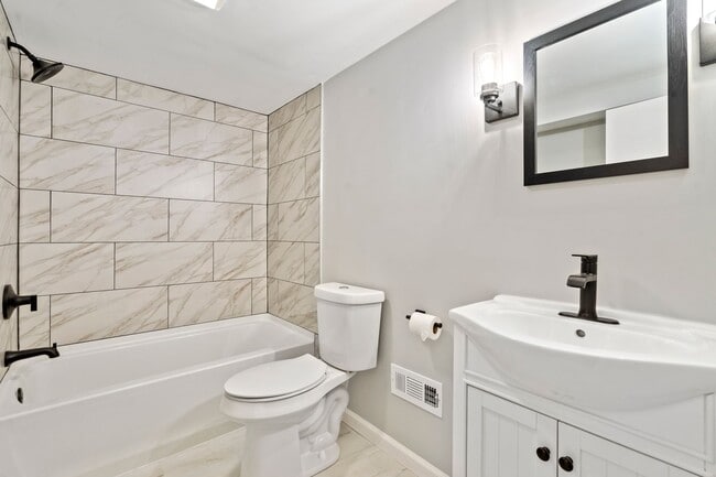 Building Photo - Updated 3 Bed 2 Bath in Penn Hills! Available MAY