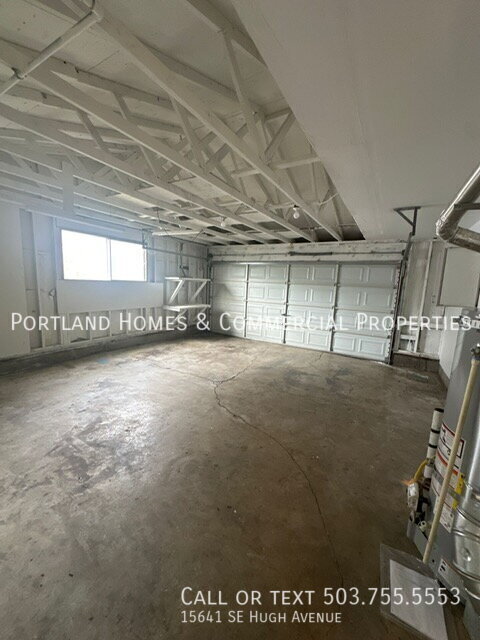 Building Photo - 15641 SE Hugh Ave