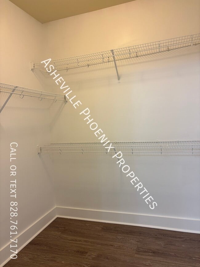 Building Photo - 9 Kenilworth Knls