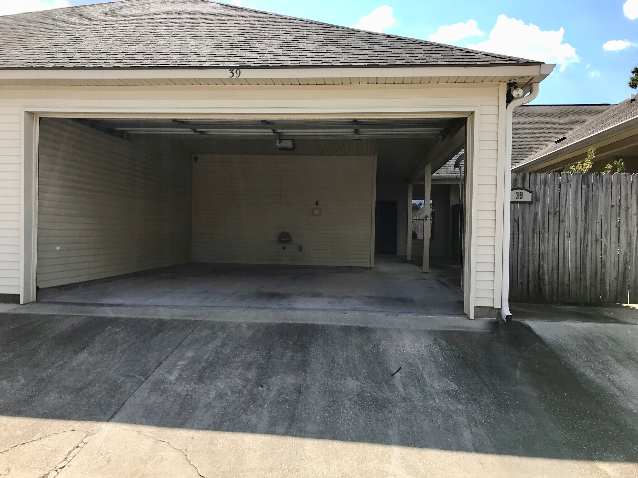 2 car garage - 11510 Southfork Ave