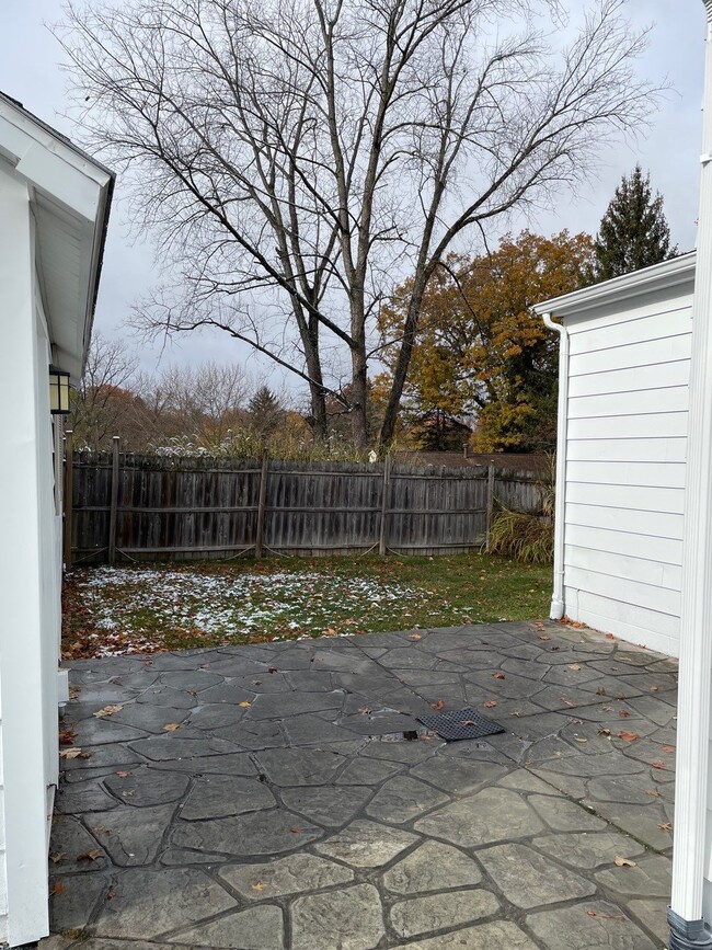 Building Photo - 1878 Sequoia St