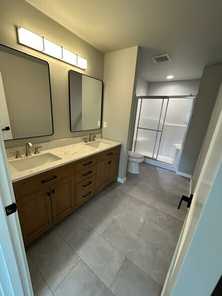 Master bath - 1352 SW Obsidian Ave