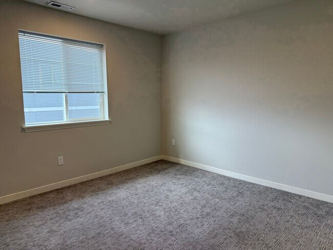 Building Photo - 7415 Saddlebrook Lp