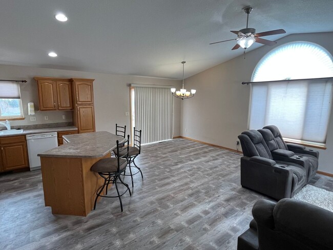 Building Photo - 4 Bedroom, 3 Bathroom Home for Rent