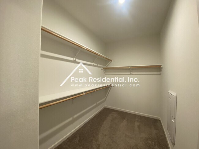 Building Photo - Updated 4bd/3ba Folsom Home with 2 Car Garage