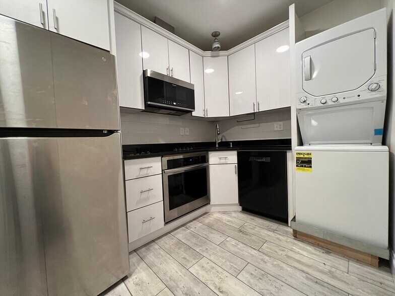 Building Photo - 69 Appleton St