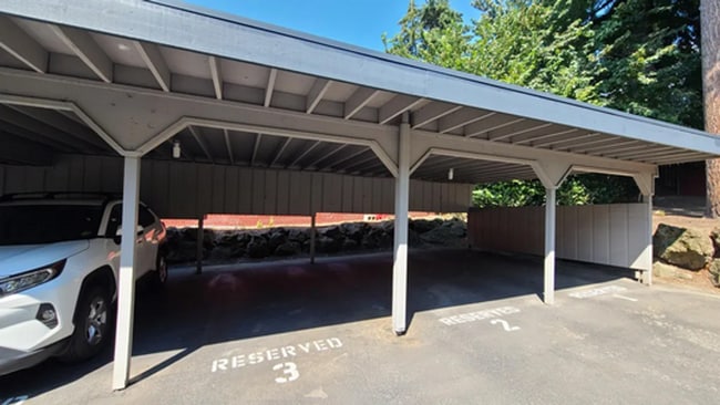 Building Photo - Luxurious 2-Bed, 2-Bath Condo with Spectacular Views and Designer Upgrades in Kirkland!!