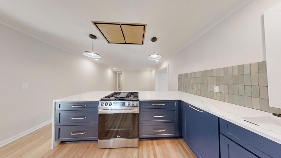 Building Photo - Cute one level home inside the Loop