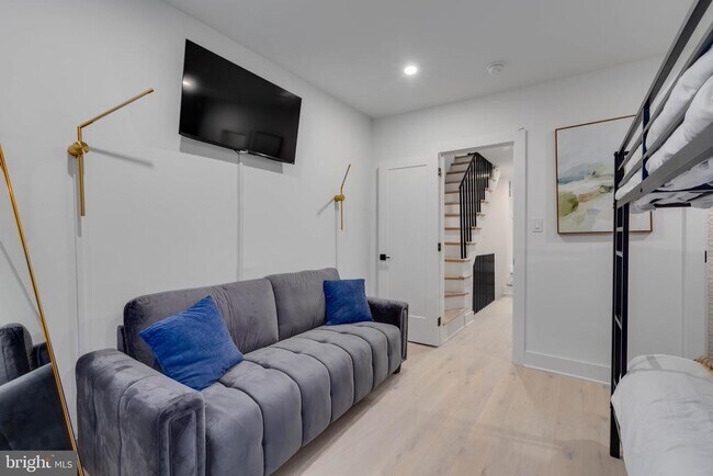 Building Photo - 528 N 22nd St