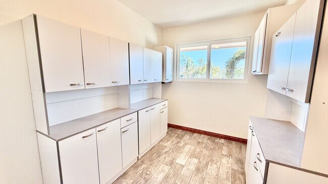 Building Photo - Beautiful Custom Single-Story Home on Gated Country Property with Spectacular Views & Pool!