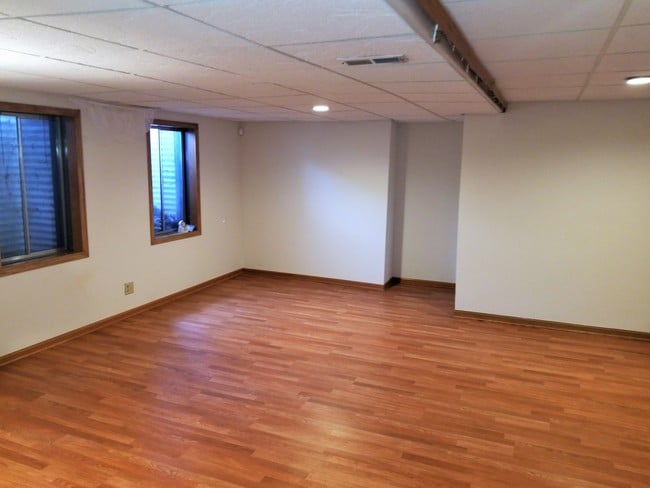 Building Photo - 1616 N Clarence Ave