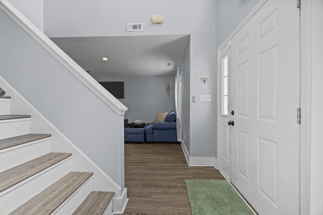 Building Photo - 203 Reid Ct S