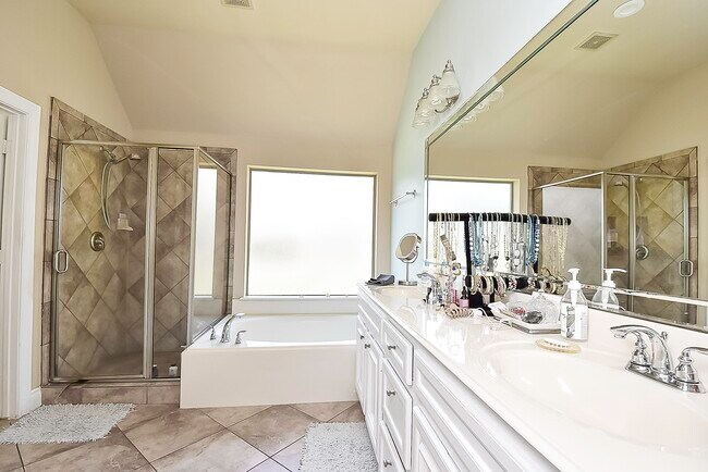 Building Photo - 6308 Silver Thistle Ln