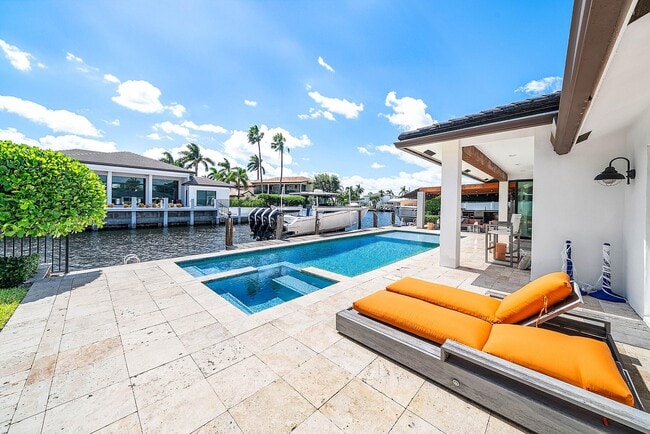 Building Photo - 740 NE 36th St