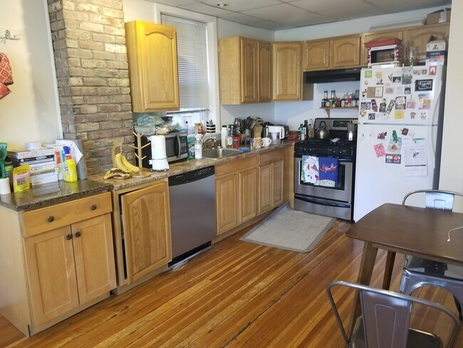 Building Photo - 32 Frankfort St