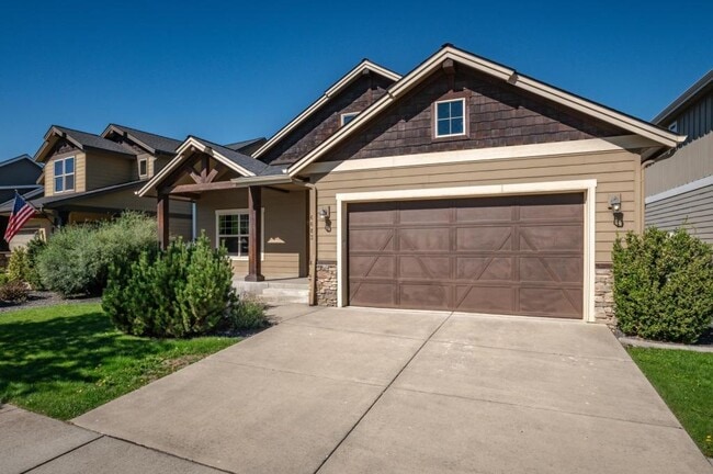 Building Photo - 6683 N Madellaine Dr