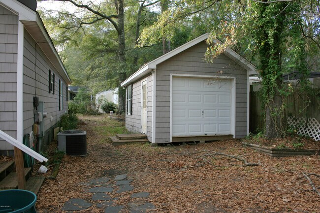 Building Photo - 811 Red Lighthouse Ln