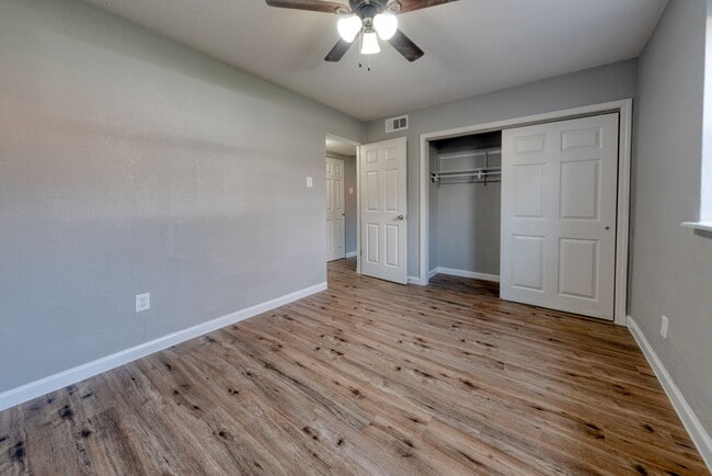 Building Photo - 2040 Yale Ave