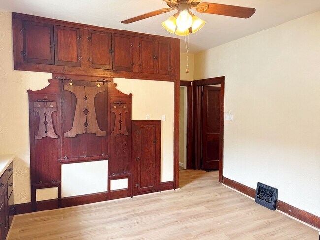Building Photo - 850 Rice St