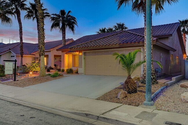 Building Photo - Henderson Single-Story Gem with Gas Firepl...