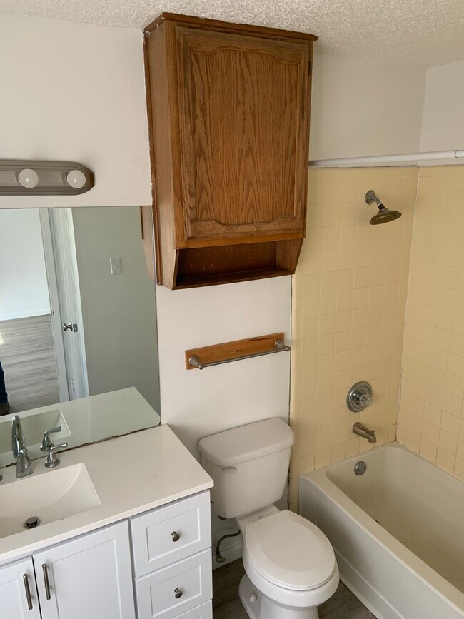 Building Photo - Grasslands