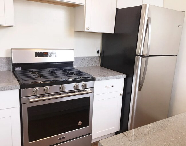Building Photo - "Charming 2-Bed in Prime Culver City Location"
