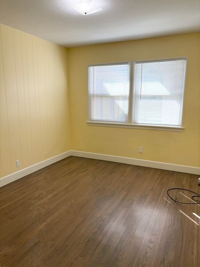 Building Photo - Spacious 3-Bedroom Home with Bonus Room, Bright Sunroom & Large Backyard