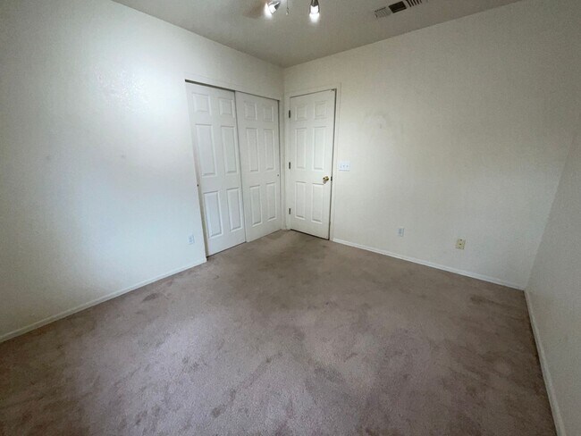 Building Photo - Pool and spa with Mountain views