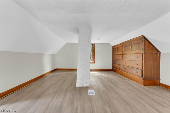 Building Photo - 1344 E 112th St