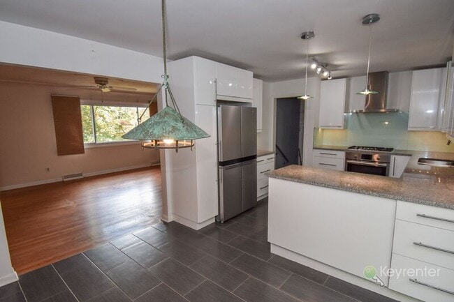 Building Photo - 981 Limekiln Rd