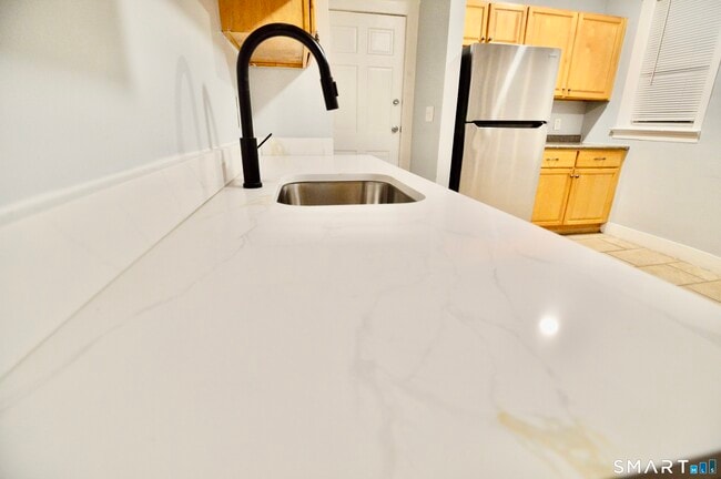 Building Photo - 994 Campbell Ave