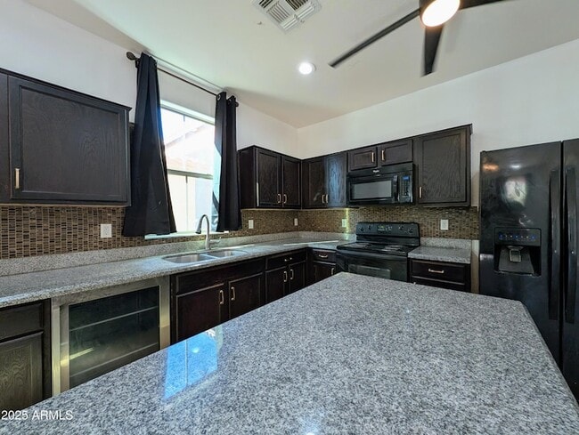 Building Photo - 4726 W Fremont Rd.