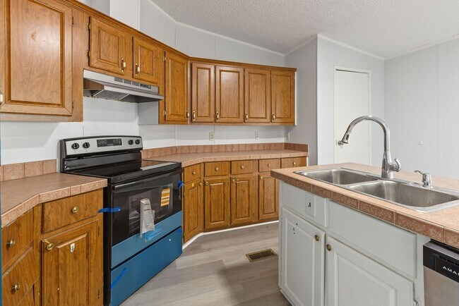 Building Photo - 16474 N Emerson Cir