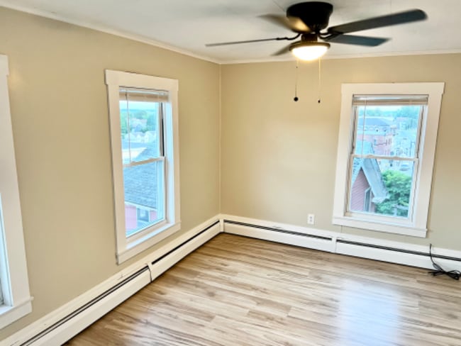 Building Photo - 143 Main St