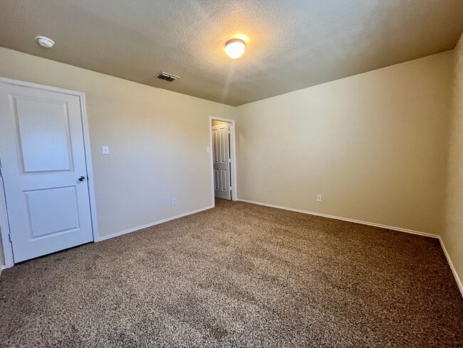 Building Photo - **Freshly Painted~ Easy access to 1604 and...