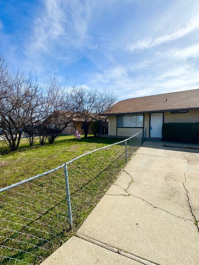 Building Photo - MA348