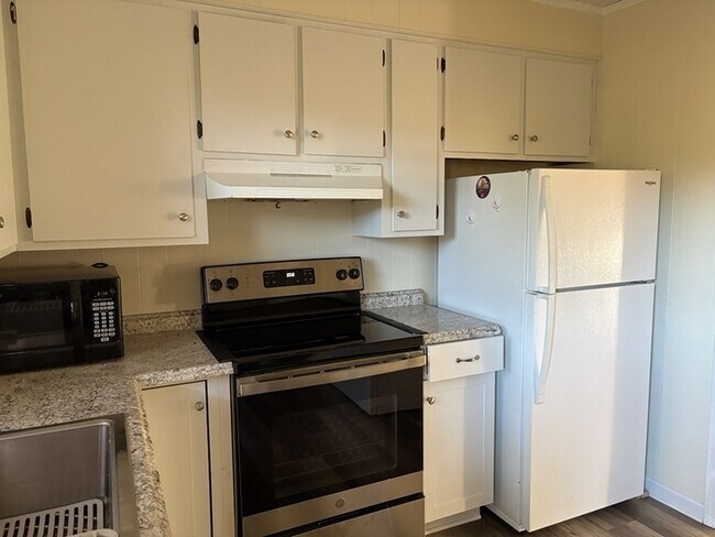 Building Photo - 2 Bedroom 2 Bathroom