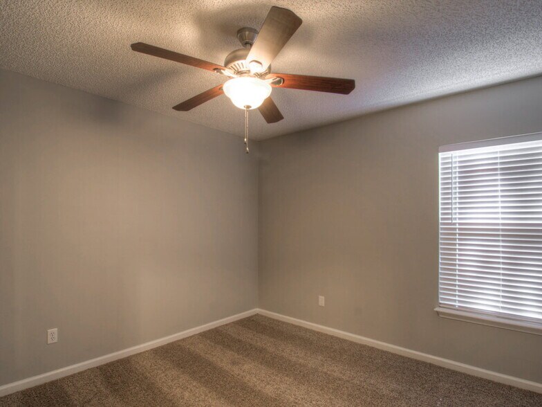 Building Photo - 12630 Richfield Blvd