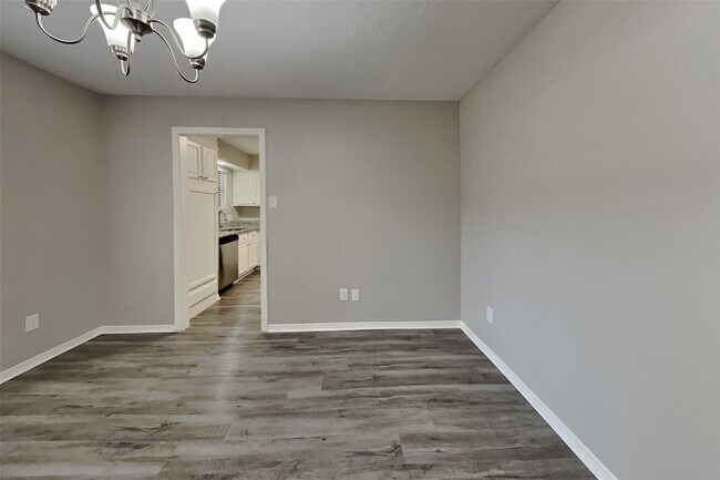 Building Photo - 2507 Brookdale Dr