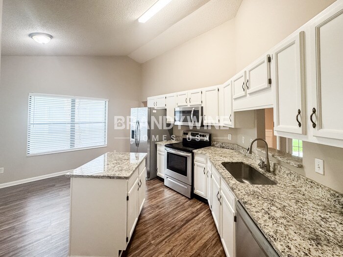 Building Photo - 3847 English Colony Dr N