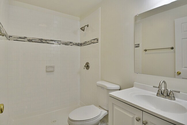 Building Photo - "Coming Soon" Stunning 4 bed, 4.5 baths, N...